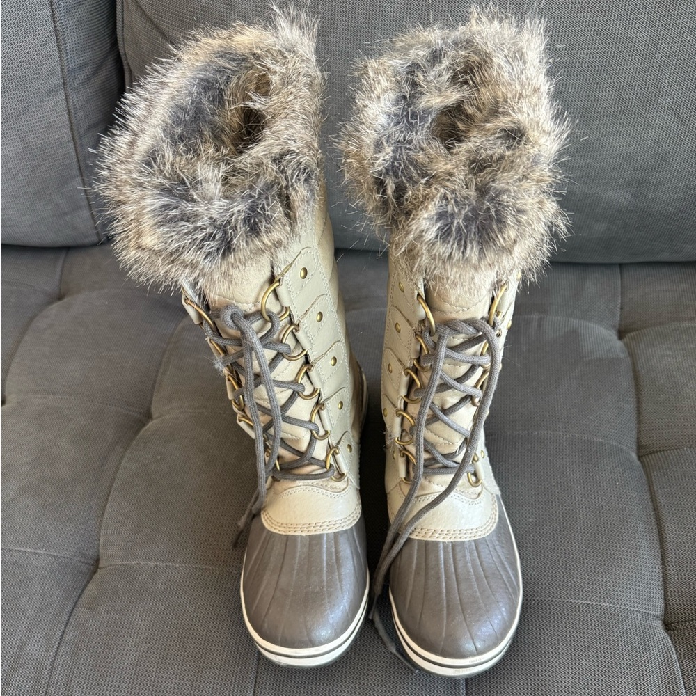 Sorrel Joan of Arctic Winter, Waterproof Boots, Rare Color, Fawn/Grey, size 7.5